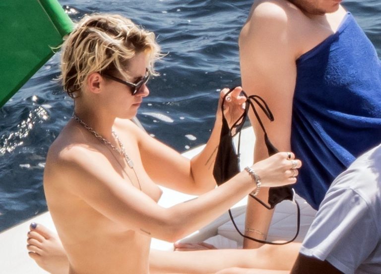 Kristen Stewart nude. Photo - 16