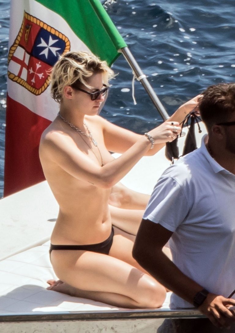 Kristen Stewart nude. Photo - 20